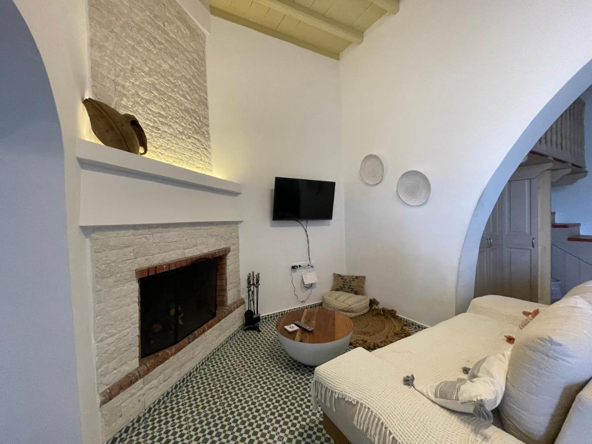 Appartement Theros - Traditional House In *