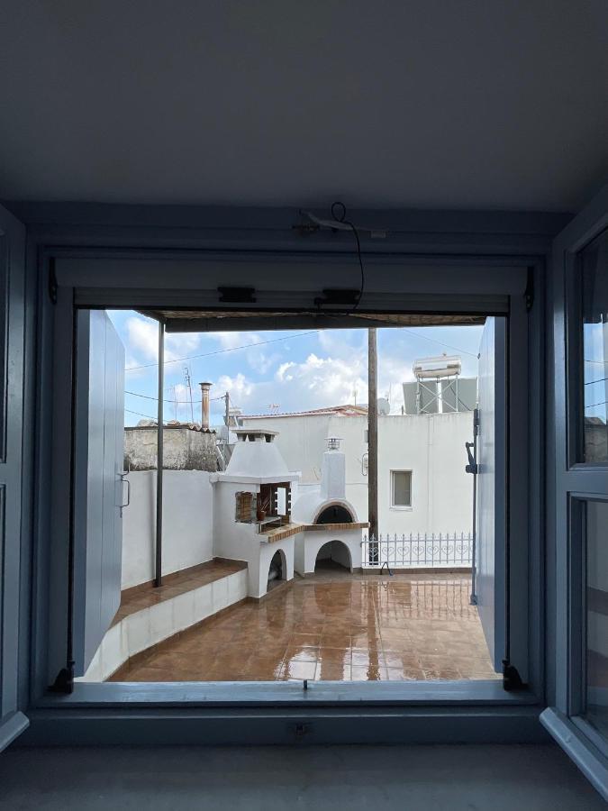 Theros - Traditional House In Apartmán Psinthos