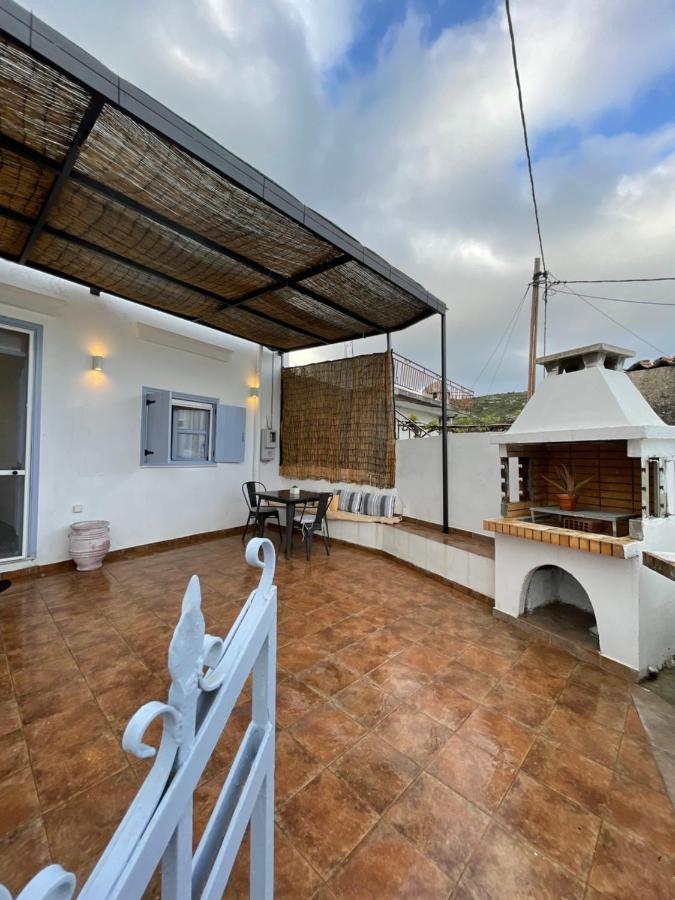 Theros - Traditional House In * Psinthos