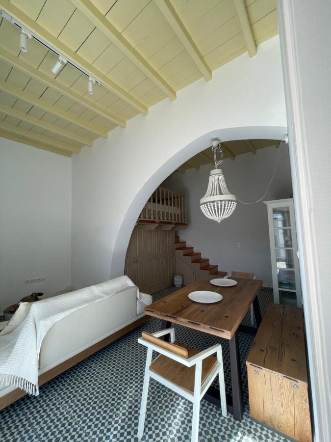 Theros - Traditional House In *